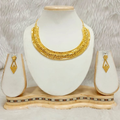 Elegant 1 Gram Gold Plated Choker Necklace with Intricate Filigree Art and Chain Tassels Earpiece.